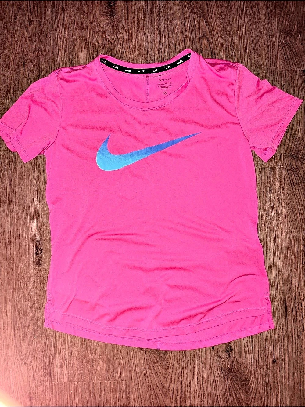 Nike Dri-FIT Short Sleeve Tee in Pink Size XS